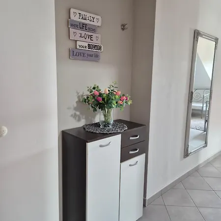Fragola Apartment *